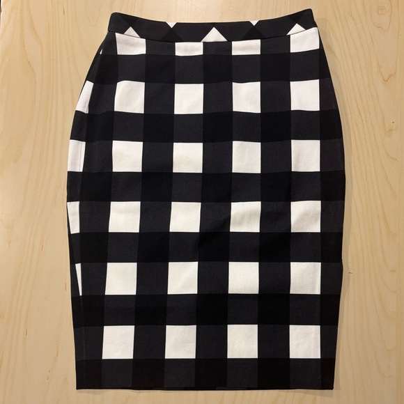 Banana Republic Monochrome Checkered Skirt (US 0) - Picture 2 of 9